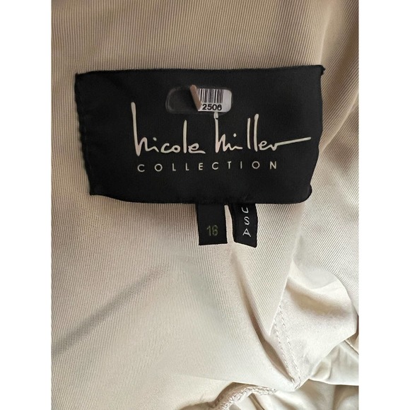 Nicole Miller Tempted By You Lace Gown in Black and Nude 16 - Picture 12 of 16